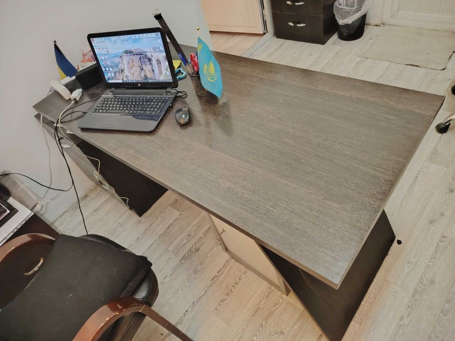 Офисная мебель, стол