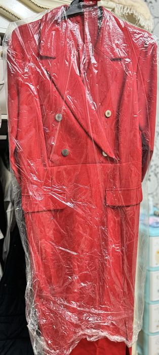 Красная платье с ремешком