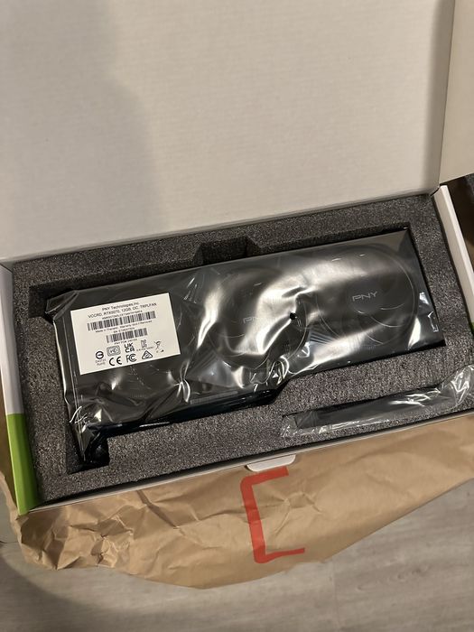 Vand placa video Nvidia GeForce RTX 5070 PNY