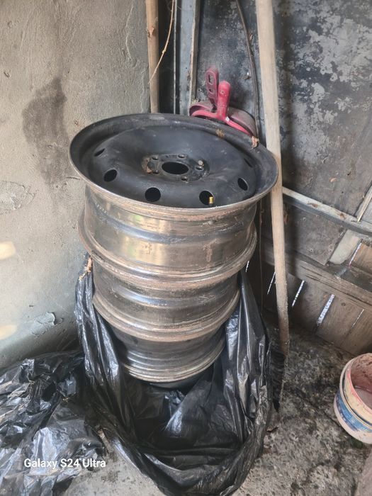 Set Jante tabla R16 5x108 ET50 de la un Renault laguna stare impecabila pret mic 200 lei setul