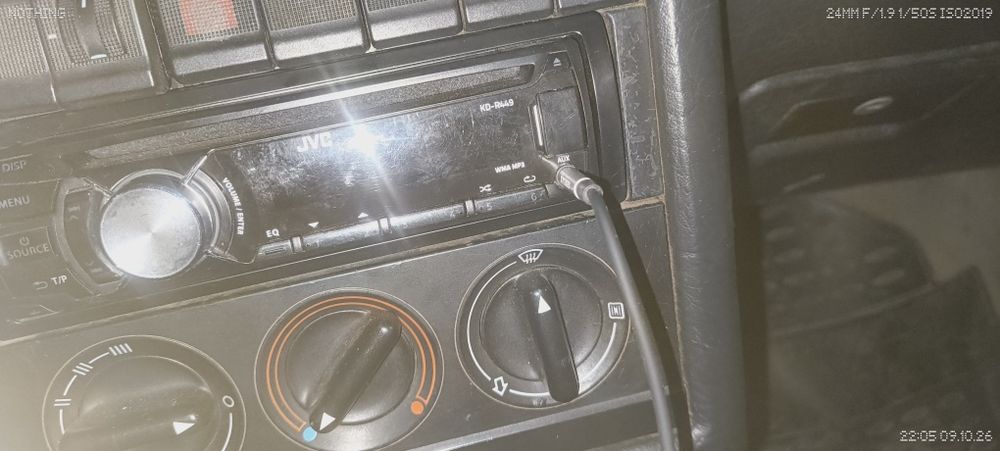Продам магнитолу оригинал JVC.