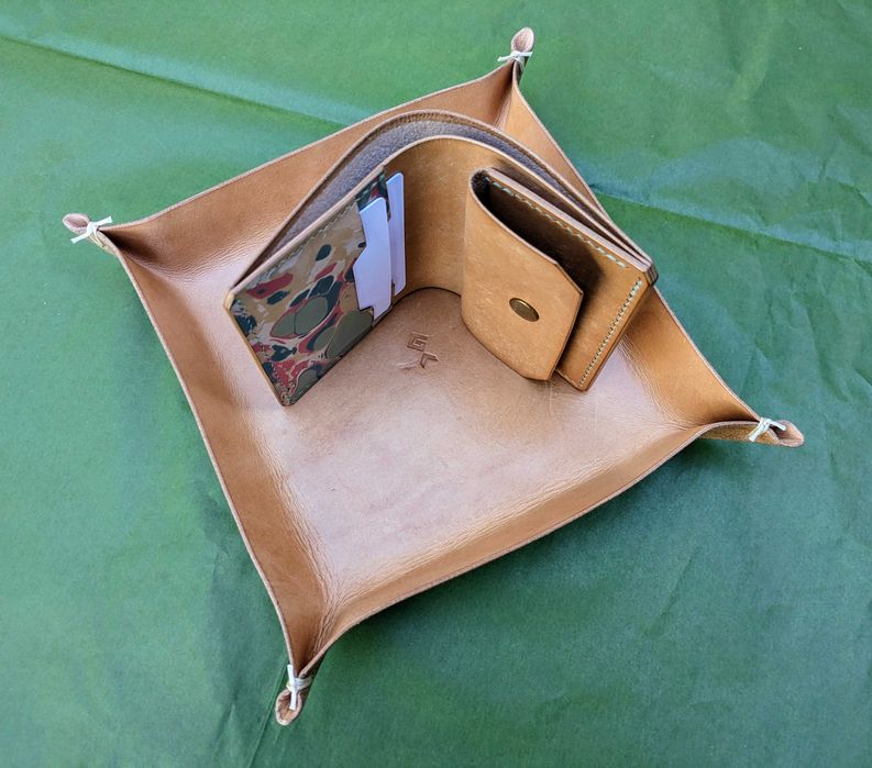 Портфейл от натурална и marbled растително дъбена телешка кожа