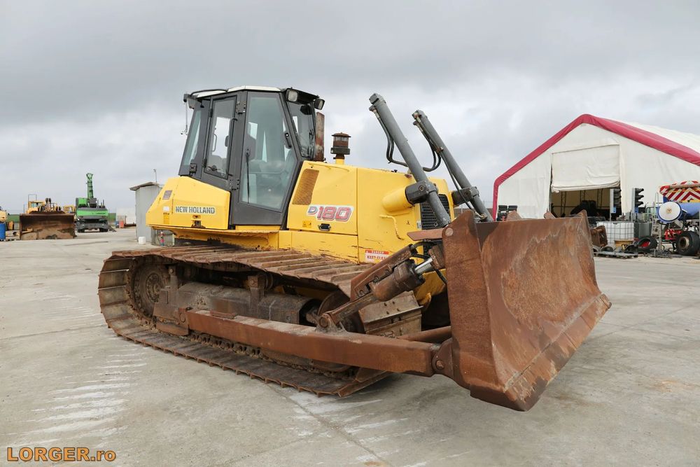 New Holland D 180 Buldozer New Holland D180