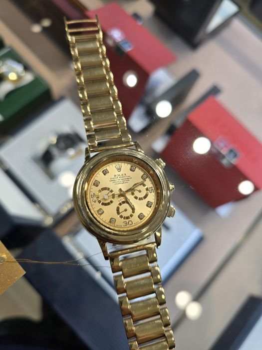 Продам золотые часы (Унисекс модель ролексов в среднем диаметре)