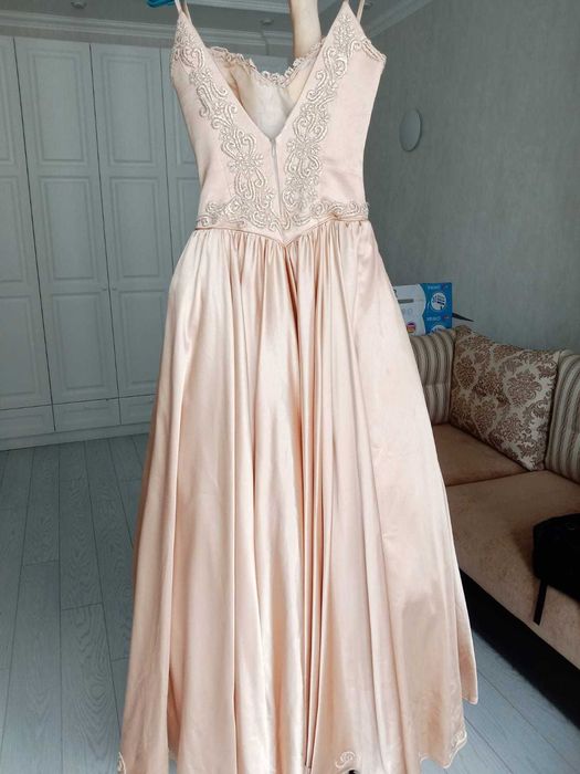 Продам платья для празднеств