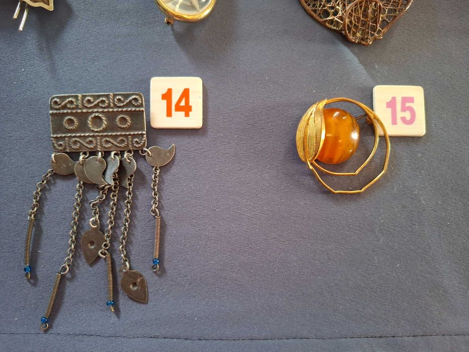 Колекция старинни брошки