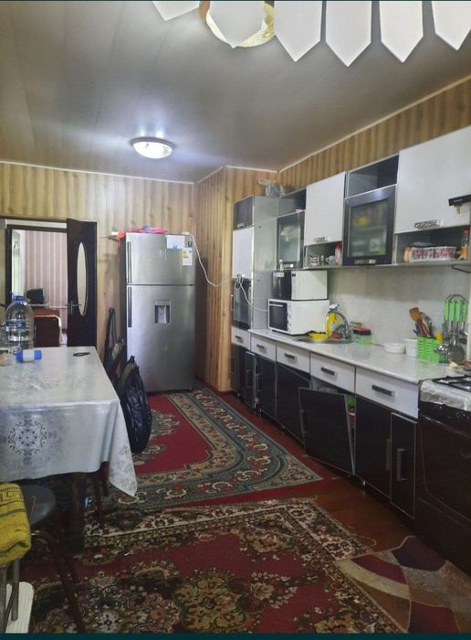 4 xonali Kvartira sotiladi