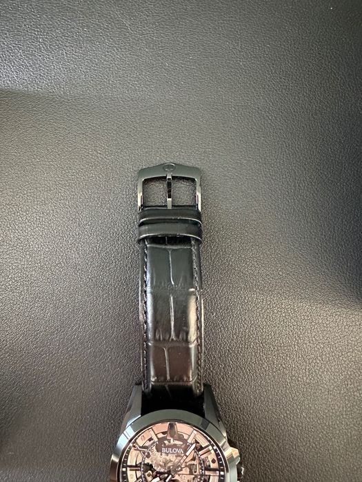 Продавам часовник - Bulova Sutton Automatic Skeleton – Ref. 98A304