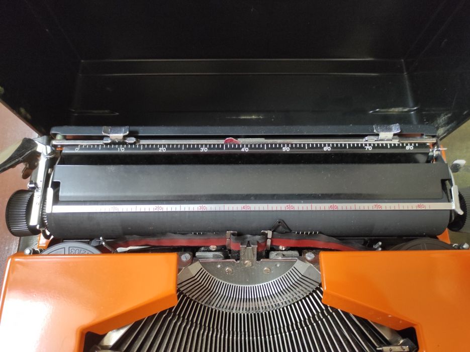 Пишеща машина Silver Reed 200