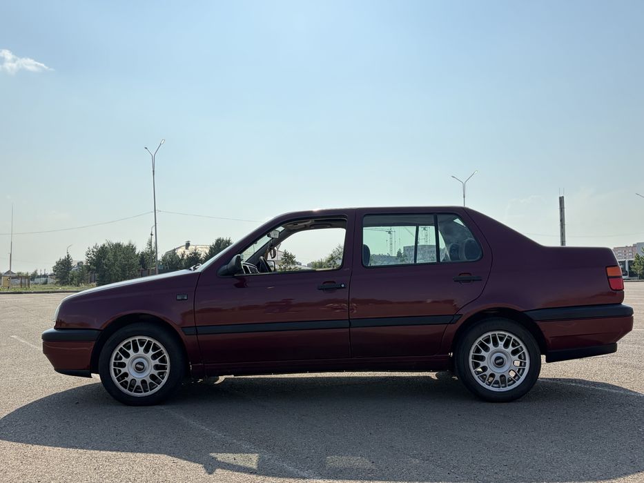 Продам автомобиль Volkswagen Vento