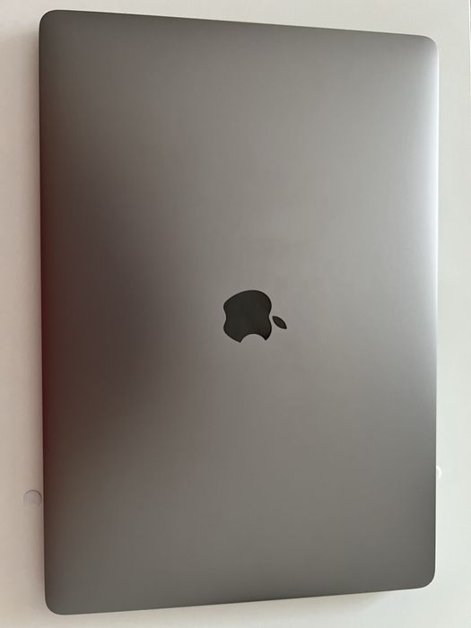 MacBook Pro 15 дюймов 2018