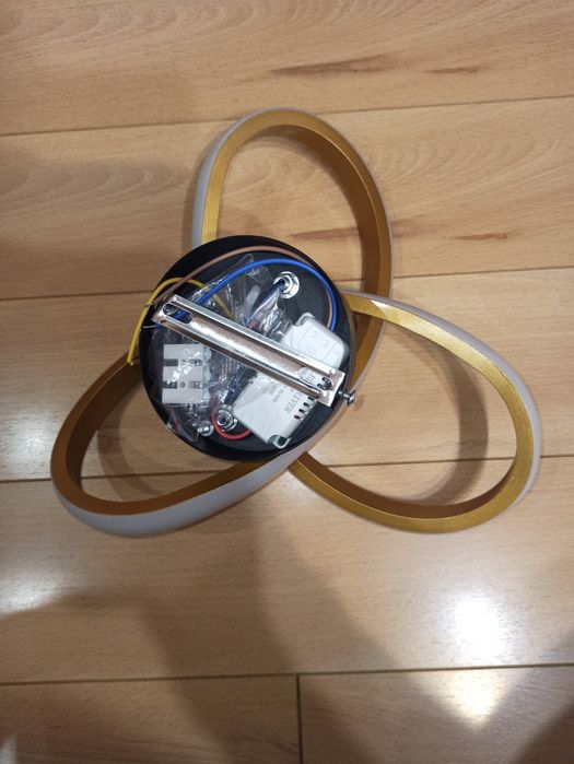 Полилеи за таван