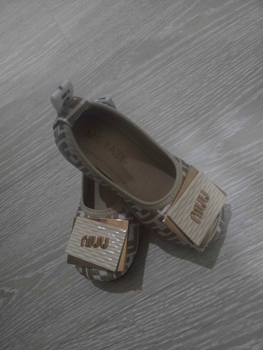 Продам туфельки на девочку