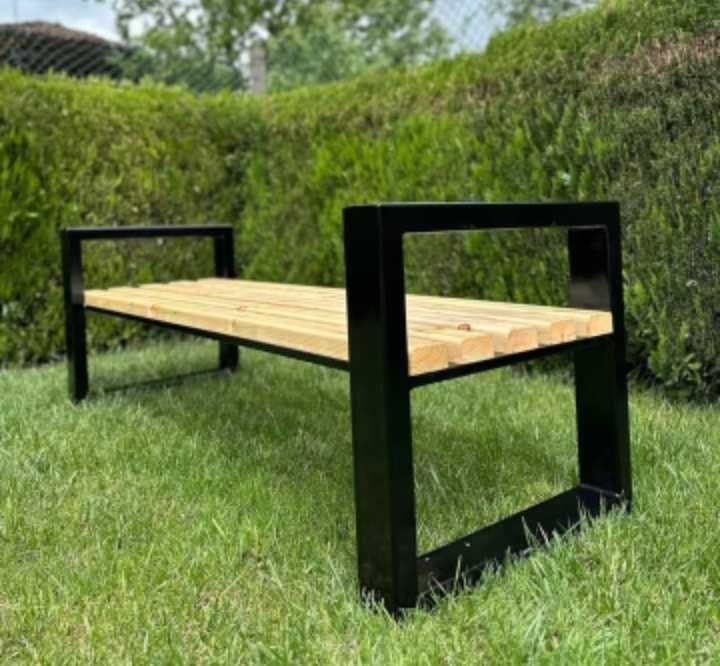 Градински мебели от метал и дърво