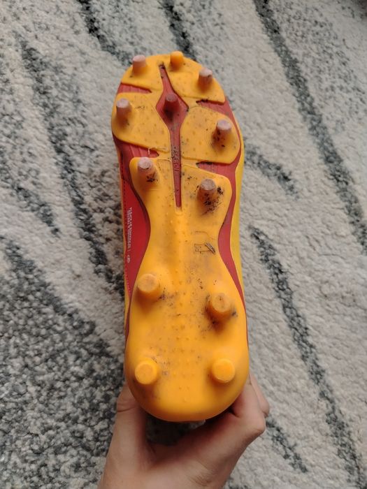 Vând Ghete fotbal gazon natural