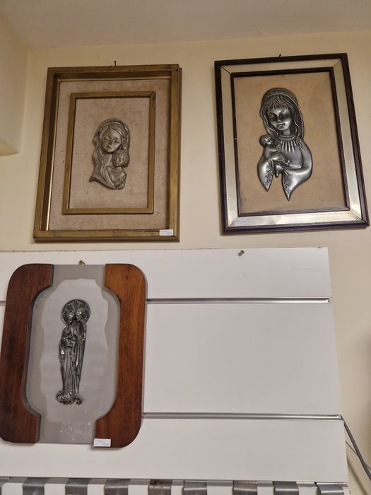 Картини и сувенири на религиозна тематика