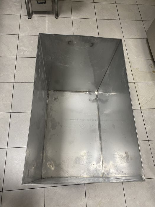 Маса ,база ,неотрално оборудване