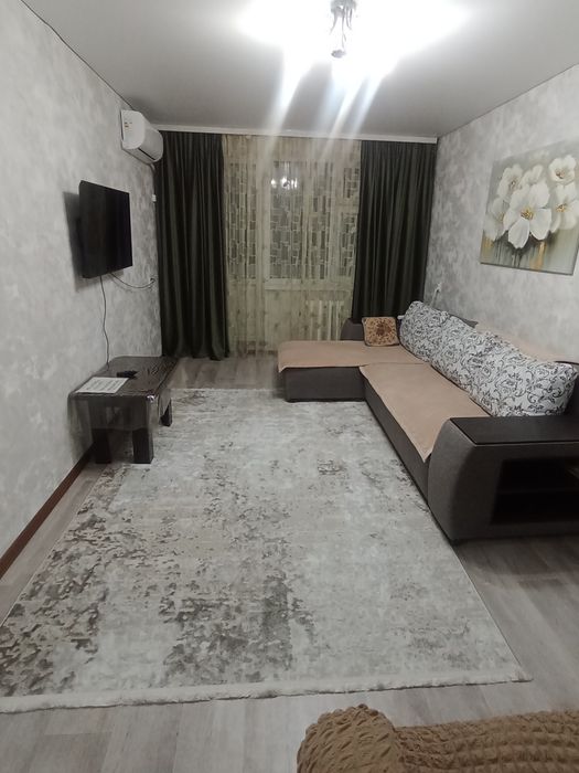 Посуточно 2х комн  с кондёром  Чистая ,уютная . Без запаха 3 мкр .на