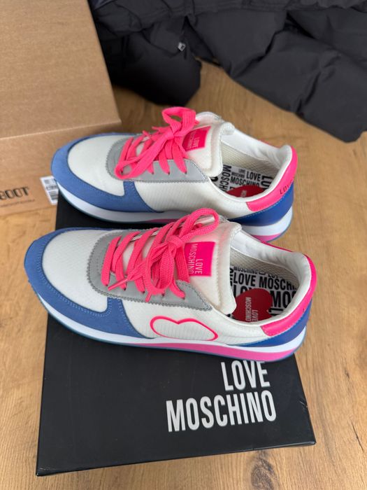 Сникърси Love Moschino