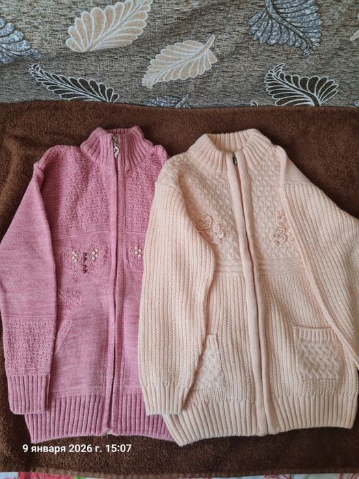 Кофточки теплые для девочекк