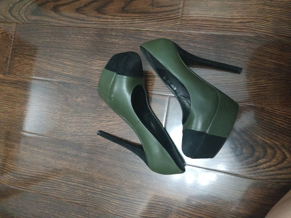 Кожаные туфли glossi , очень красивый цвет , удлиняют изящно ноги