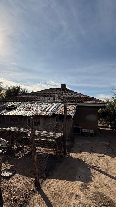 Casa si teren de vanzare