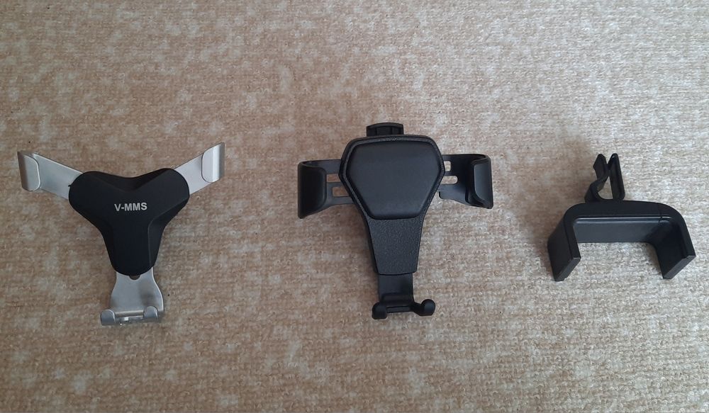 3 броя стойки за телефон и много крушки за автомобил-промоция !