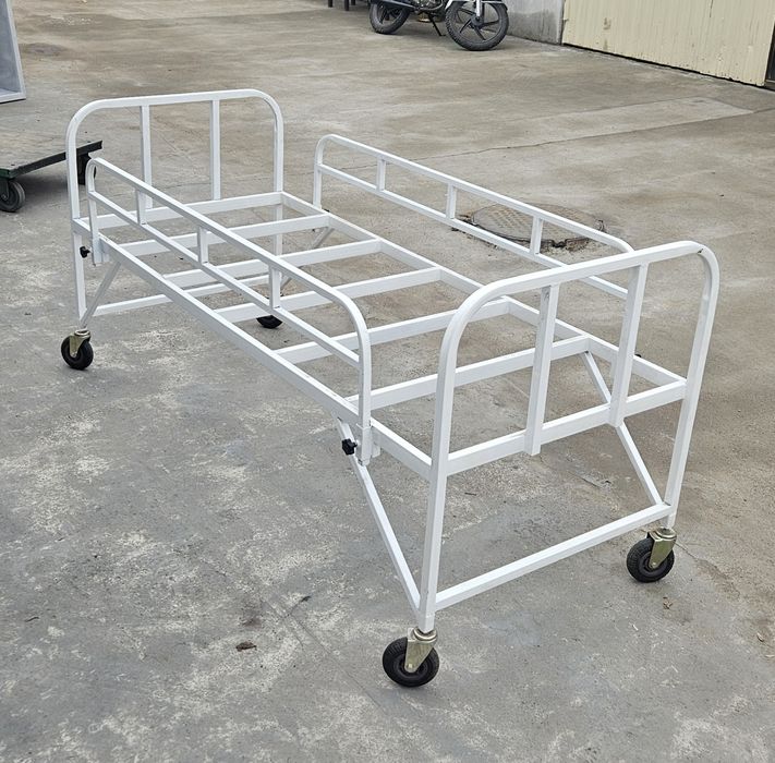 Кровать медицинская на колесах с регулируемыми бортами  от производите