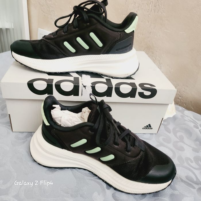 Маратонки Адидас почти нови