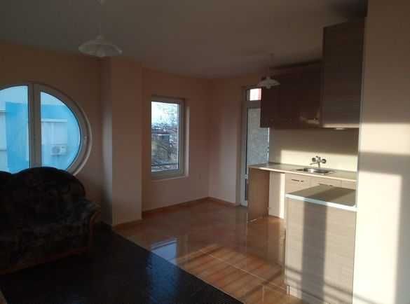 Дава се под наем Двустаен апартамент в Бургас, Изгрев - 66 кв.м за 178.5 € - Снимка #2