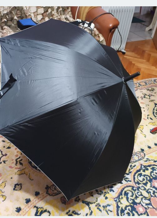 Umbrela multicolor și negru