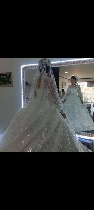 Kelin liboslari sotiladi