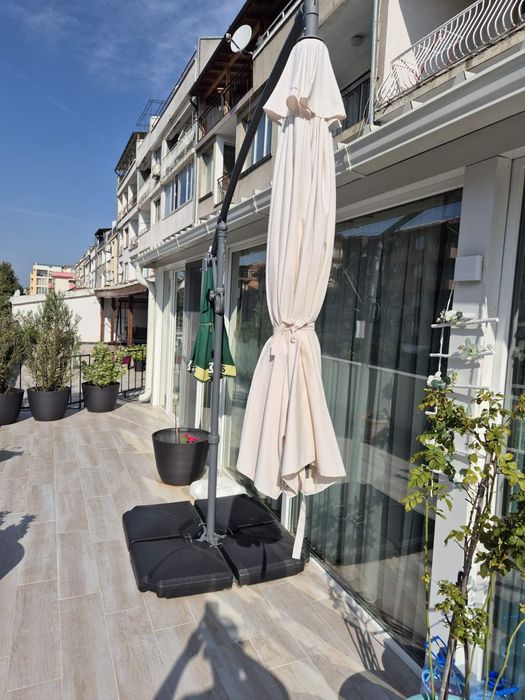 Градински чадър тип лале