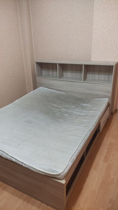 Кровать с матрасом