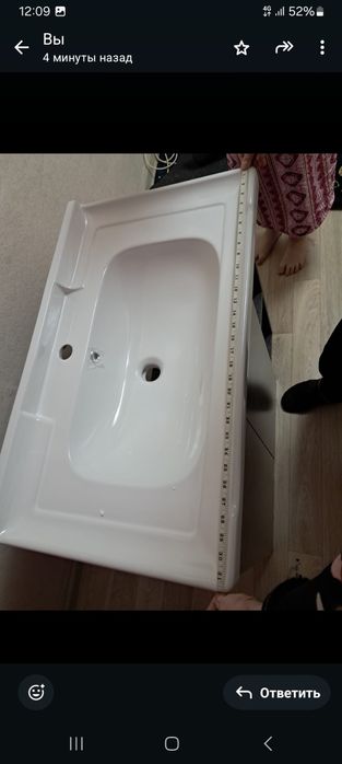 Соки выжималка и стол и ракавина