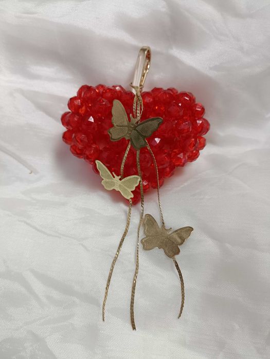 Брелок шарм в подарок из бусин на день влюблённых