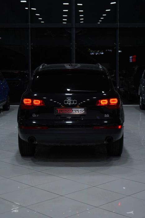 Audi Q7 2009 kraska toza