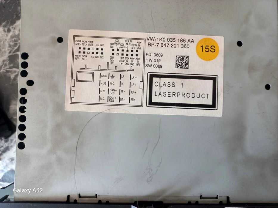 Продавам оригинално радио от WV Pasat B6