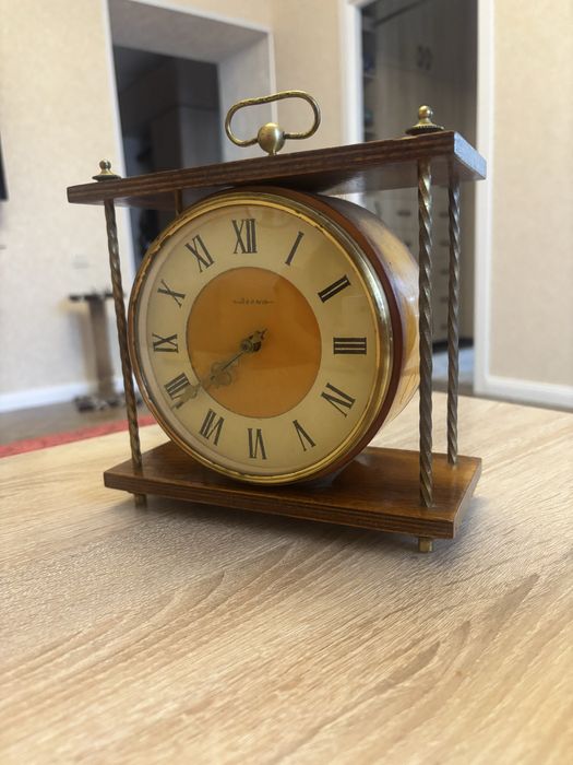 Продам часы настольные