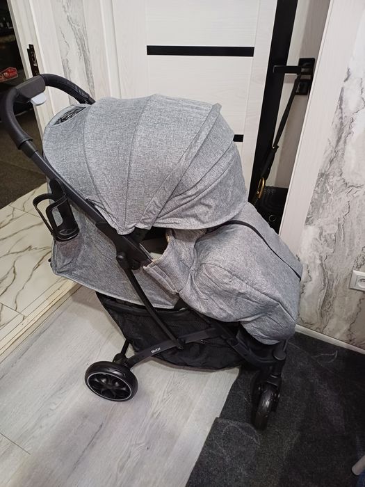 Продаётся фирменный оригинальный чемодан коляска новый