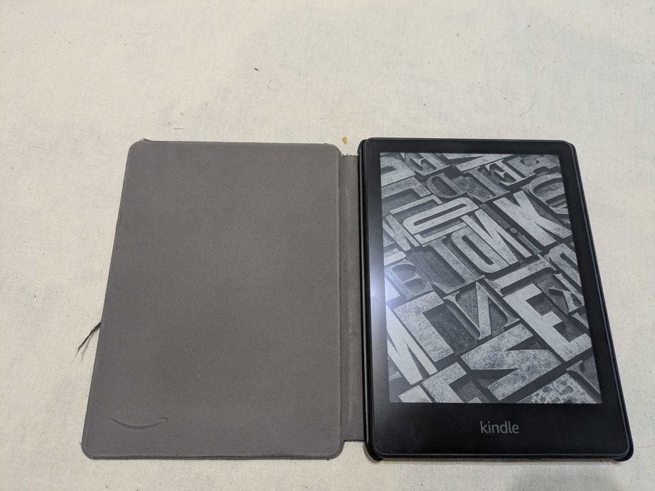 Kindle Paperwhite 11 (8 GB) + чехол в подарок