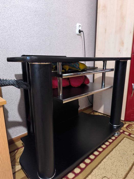 Продам тумбочку под телевизор