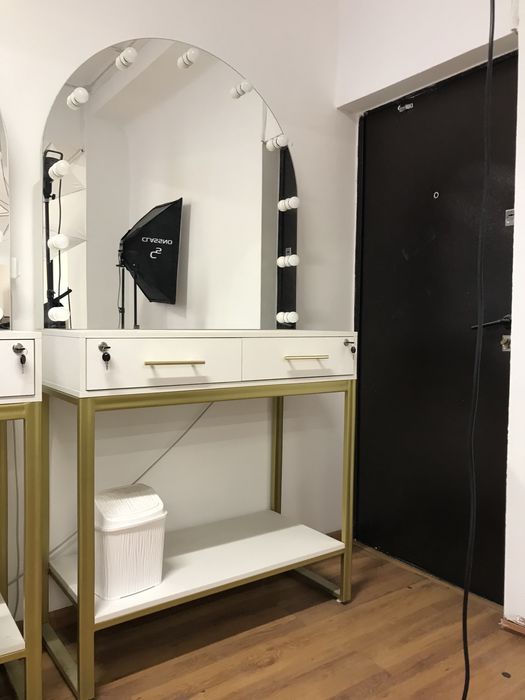 Визажный стол для макияж