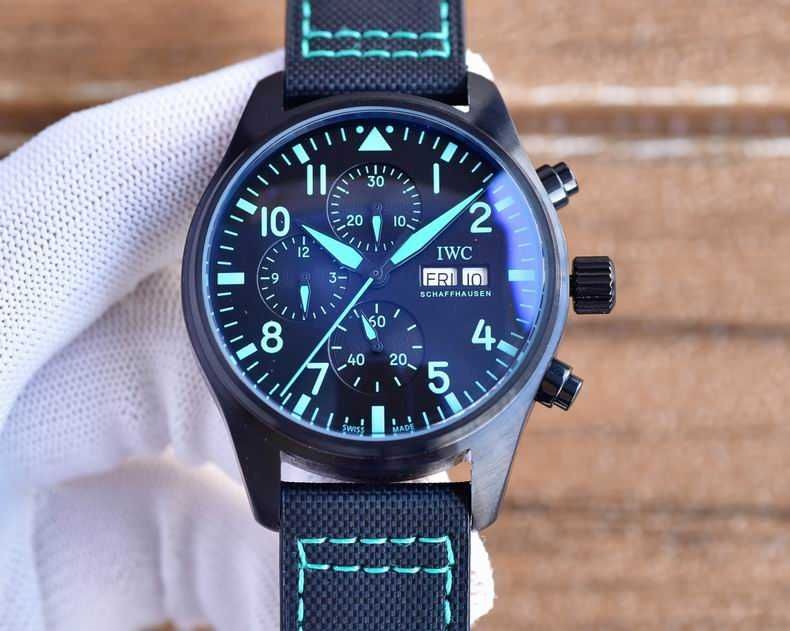 Автоматичен мъжки часовник IWC Pilot’s Watch Mercedes-AMG Petronas F1