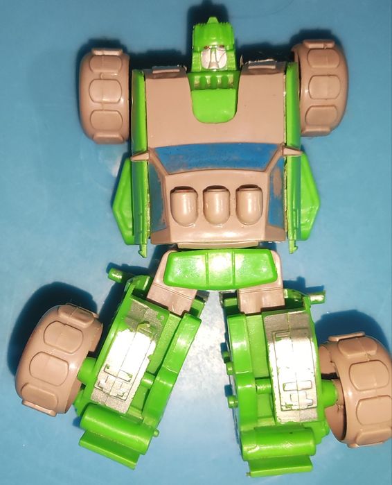 Машинки есть фирменные. Трансформер.  Грузовик. Юнусабад