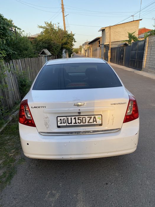 Lacceti 1.8 2 позиция sedan