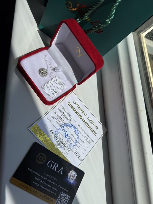 Продаю шикарный кулон подвес  бриллиантами белое золото 585 0.80 карат