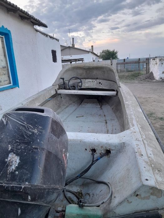 Продам пластиковую  лодка с мотором