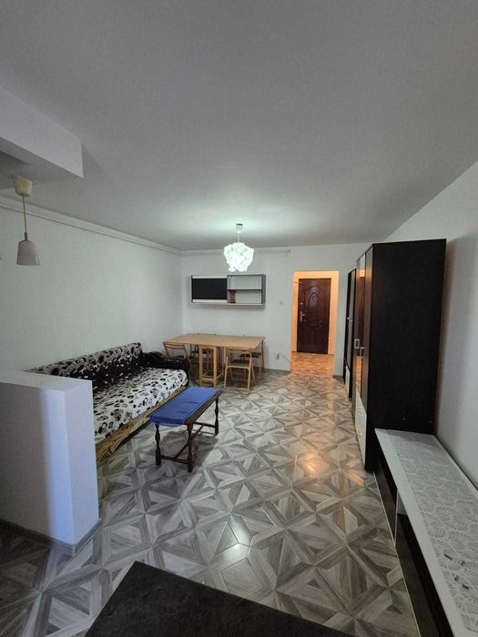 Garsoniera spatioasa, Soarelui