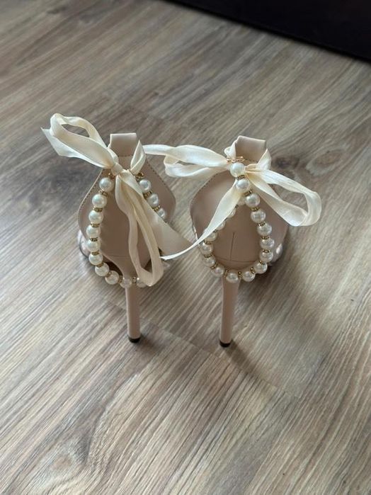 Дамски сандали на ток